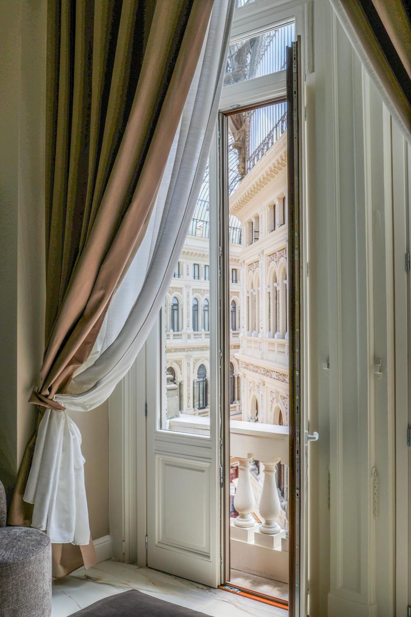 Maison San Carlo Luxury Suites نابولي المظهر الخارجي الصورة