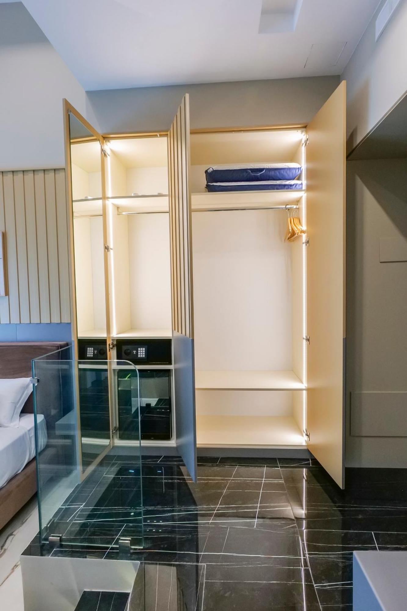 Maison San Carlo Luxury Suites نابولي المظهر الخارجي الصورة