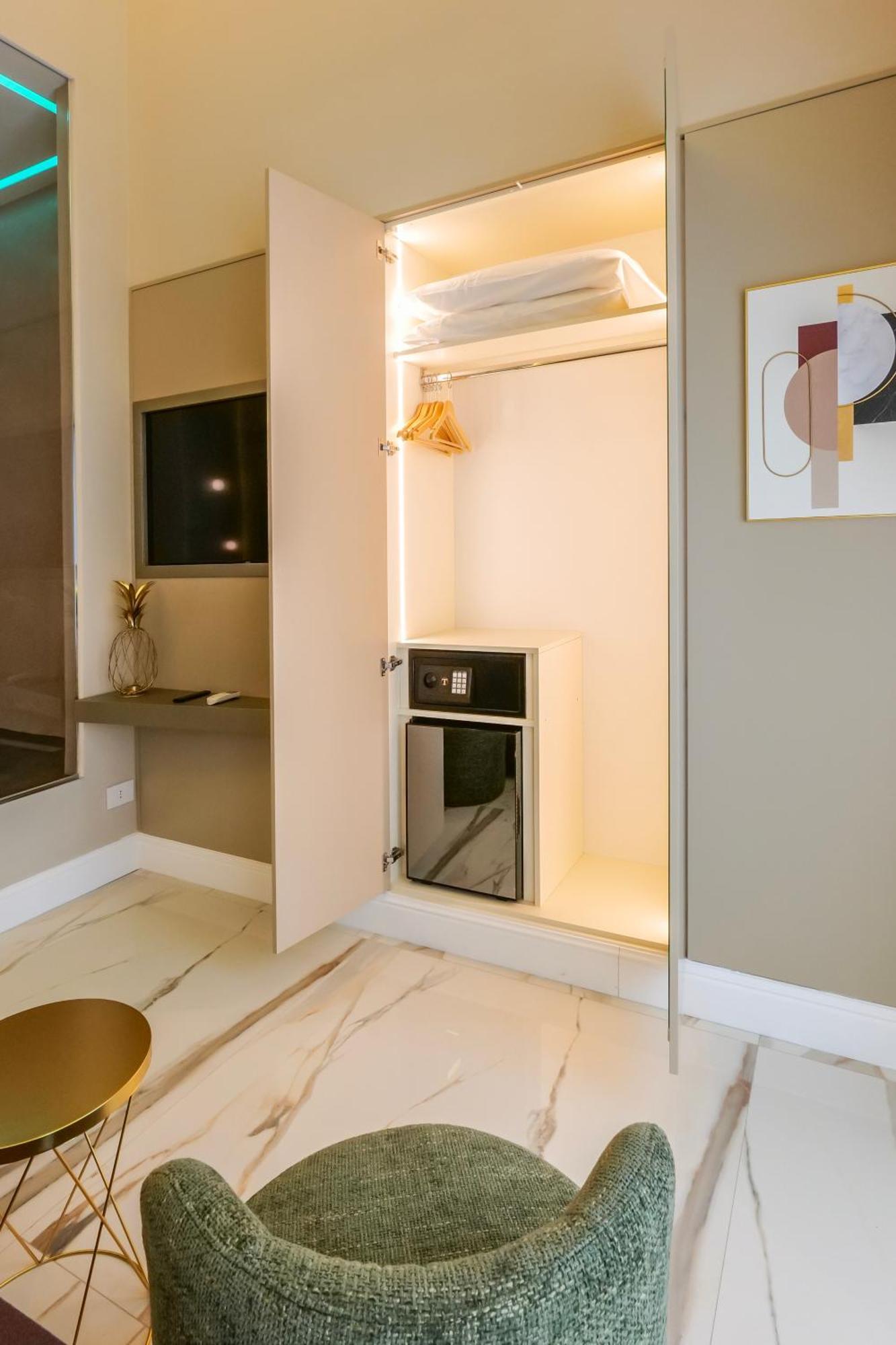 Maison San Carlo Luxury Suites نابولي المظهر الخارجي الصورة